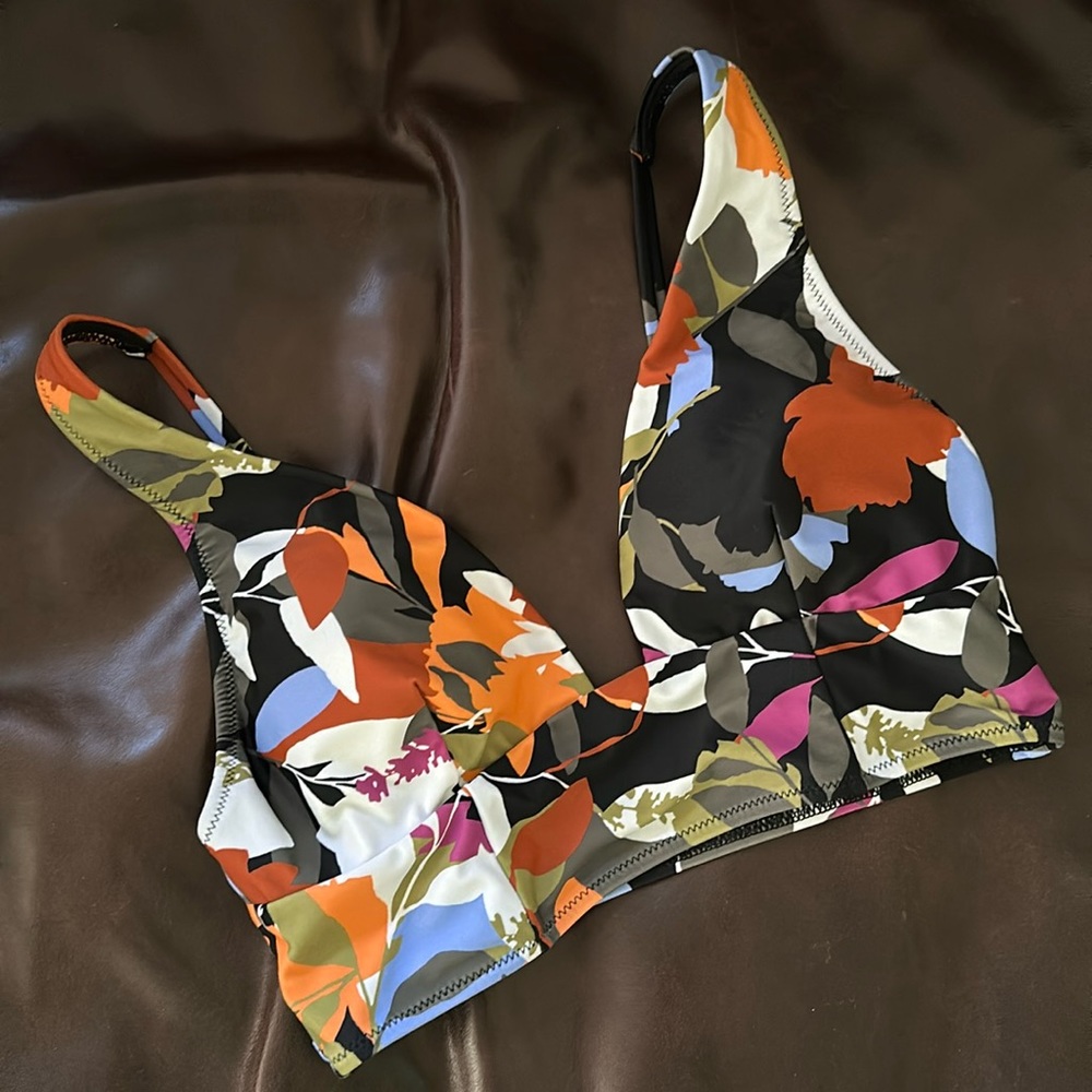 NWOT Floral Print Bikini Top